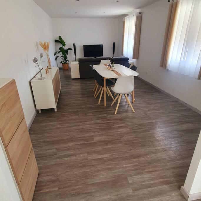 Joli Haut De Villa 3 Chambres Climatise Avec Jacuzzi 马里尼亚讷 外观 照片