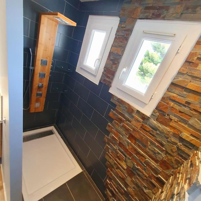 Joli Haut De Villa 3 Chambres Climatise Avec Jacuzzi 马里尼亚讷 外观 照片